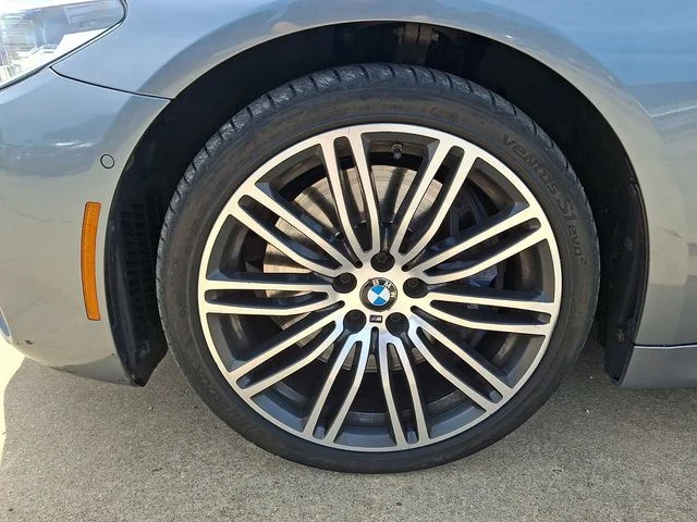 Used 2019 Blue BMW 540i xDrive image 28