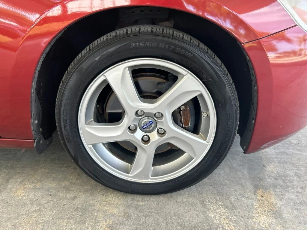Used 2013  Volvo  image 17