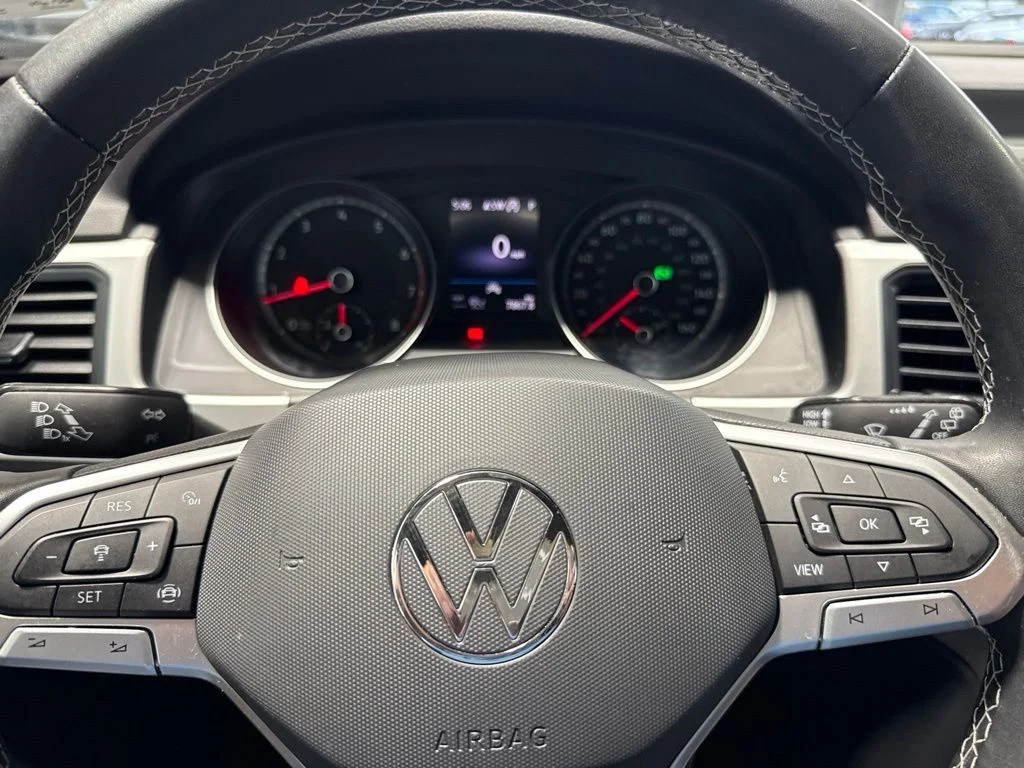 Used 2021 White Volkswagen 2.0T SE w/Technology image 28