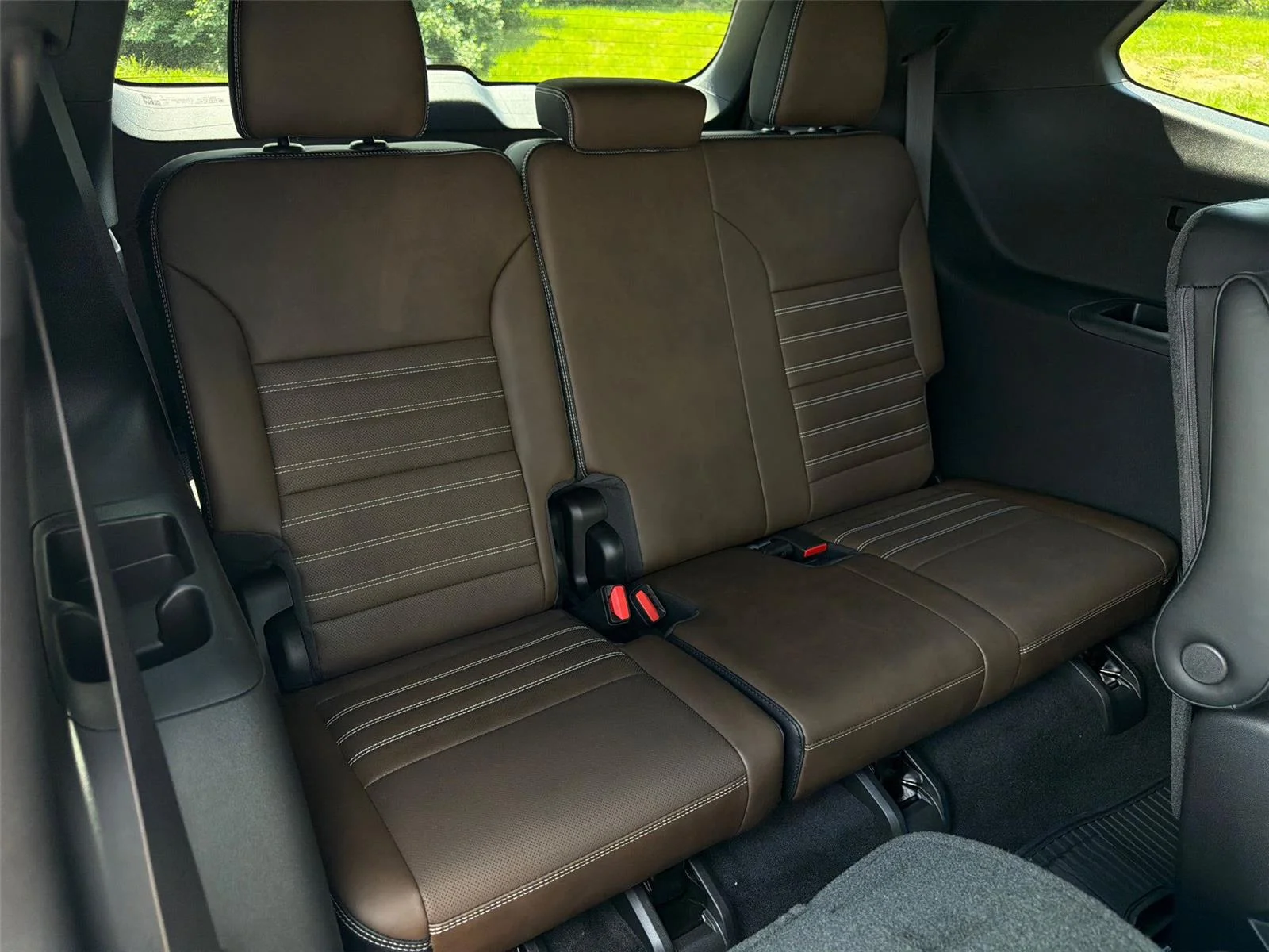 2026 GMC Acadia Denali Ultimate - Photo 12