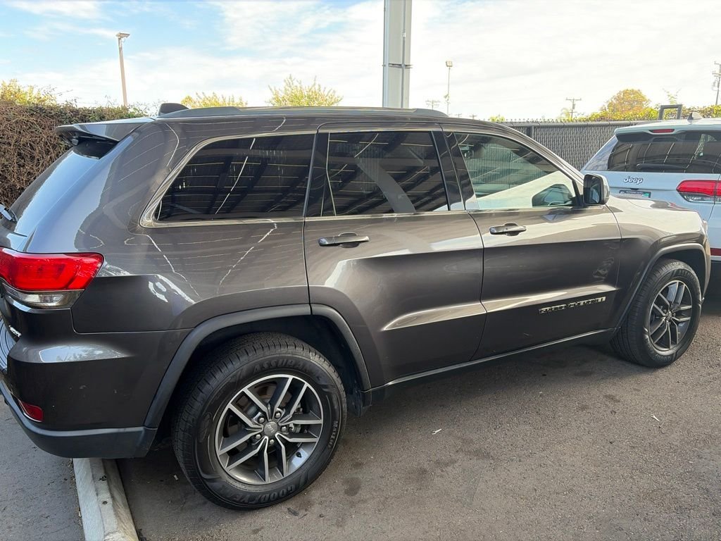 Used 2018 Gray Jeep Laredo E image 26