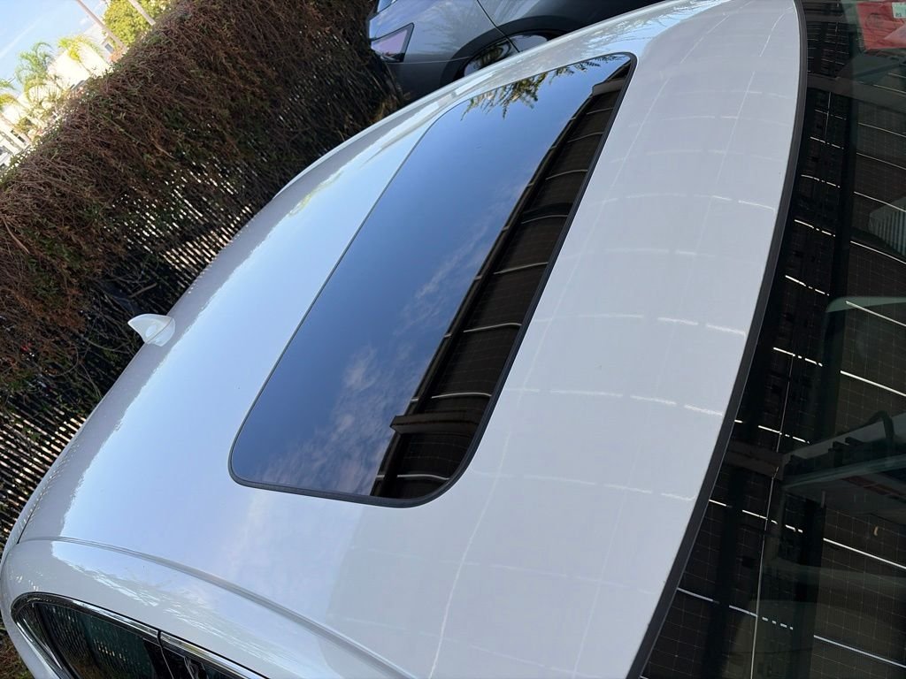 Used 2023 White Honda EX image 31