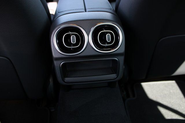 2025 Mercedes-Benz C-Class Sedan C 300 - Photo 69