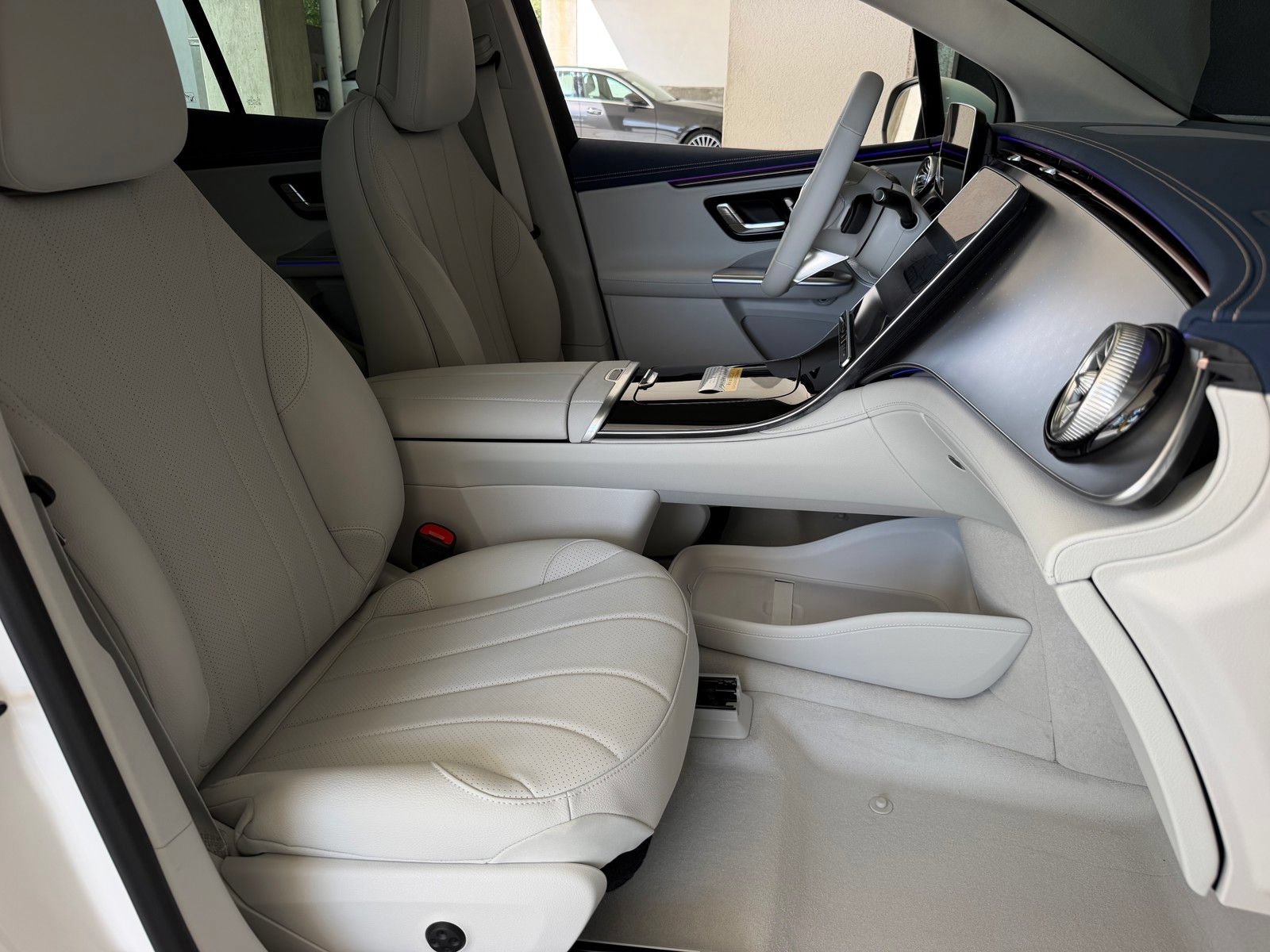 New 2027 Polar White Mercedes-Benz EQE 320+ image 40