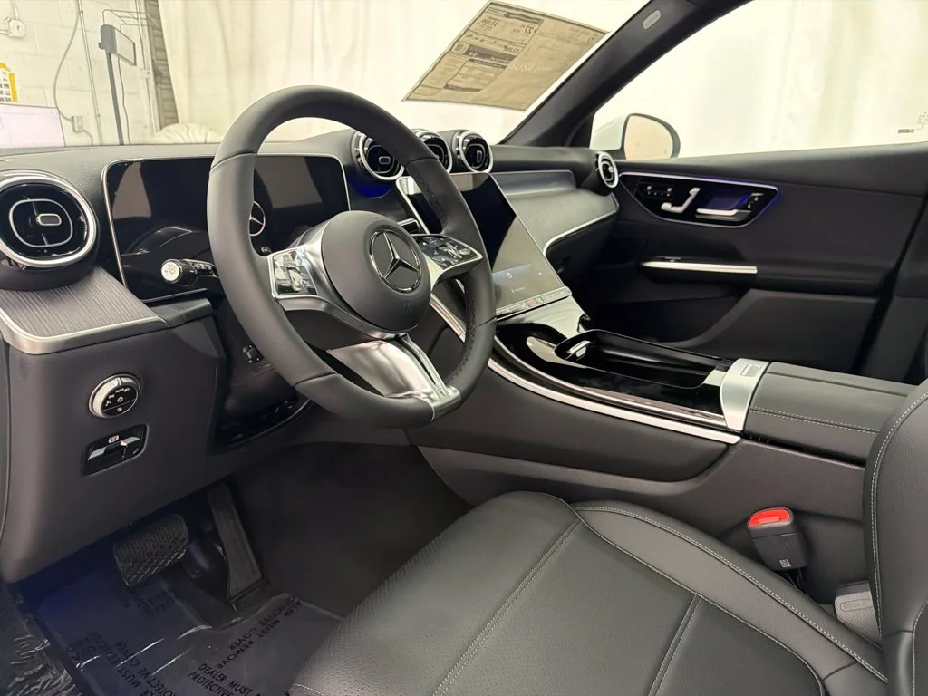 New 2027 White Mercedes-Benz GLC 300 image 13