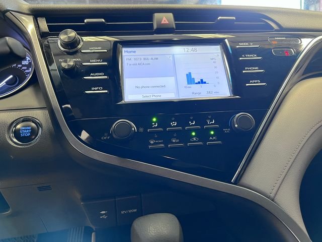 Used 2018 White Toyota LE image 24