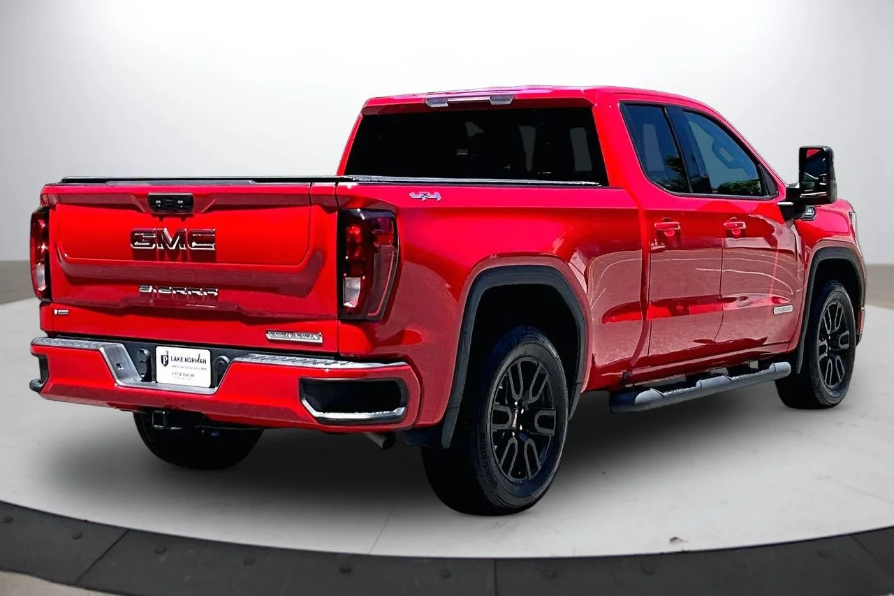 Used 2022 Red GMC Elevation image 9