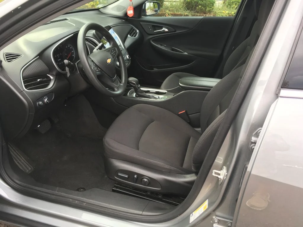 Used 2025 Gray Chevrolet LT image 21