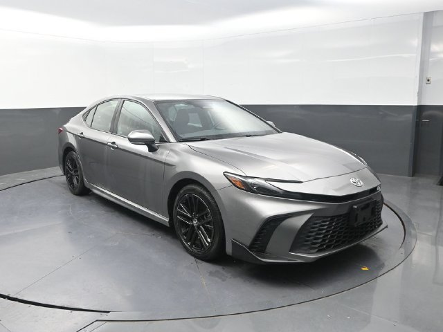 Used 2025  Toyota SE image 10