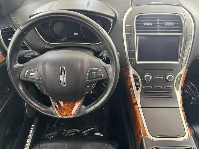 Used 2018 Red Lincoln Reserve image 26