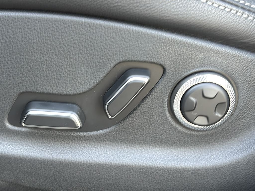 2026 GENESIS GV70 - Photo 15