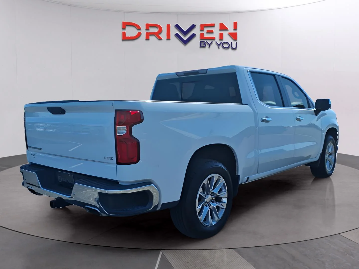 Used 2021 SUMMIT WHITE Chevrolet LTZ image 5