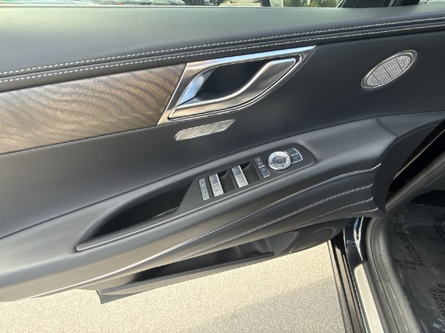 Used 2025 Black Genesis 2.5T image 13
