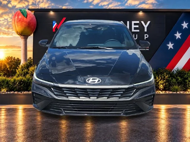Used 2025 Black Hyundai SEL Sport image 8