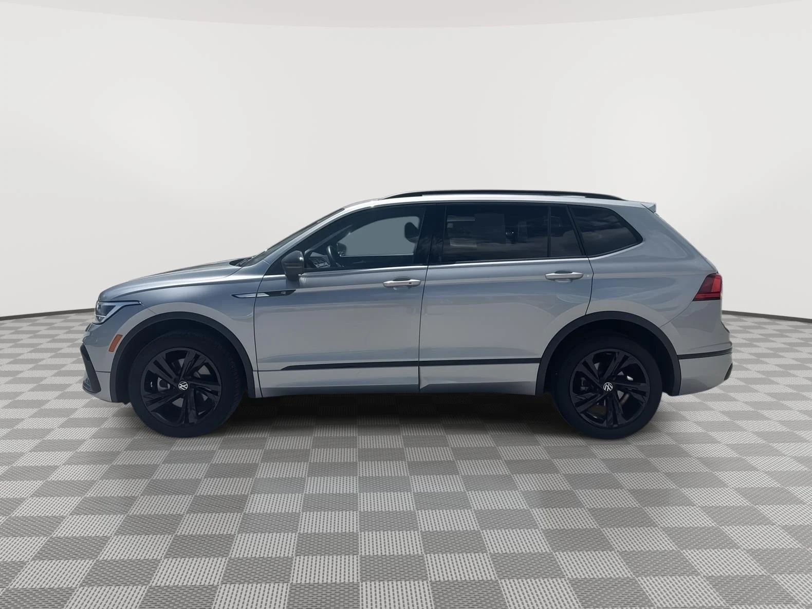 Used 2023 SILVER Volkswagen SE R-Line Black image 5