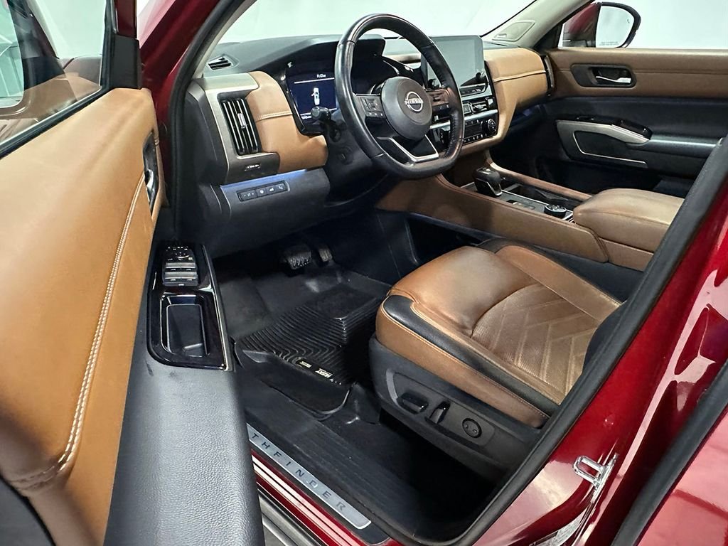 Used 2022 Red Nissan Platinum image 19