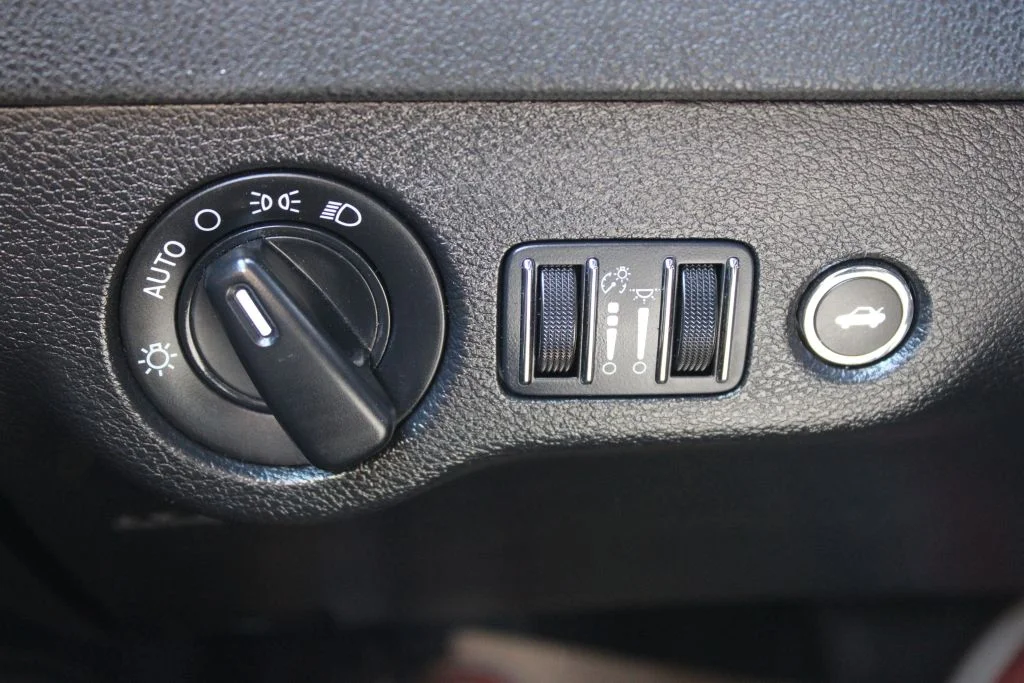Used 2023 Gray Dodge SXT image 29