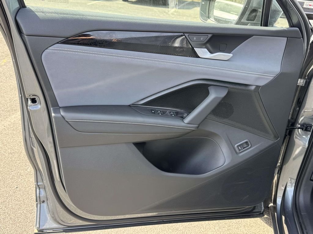 2025 Volkswagen Tiguan SE - Photo 27