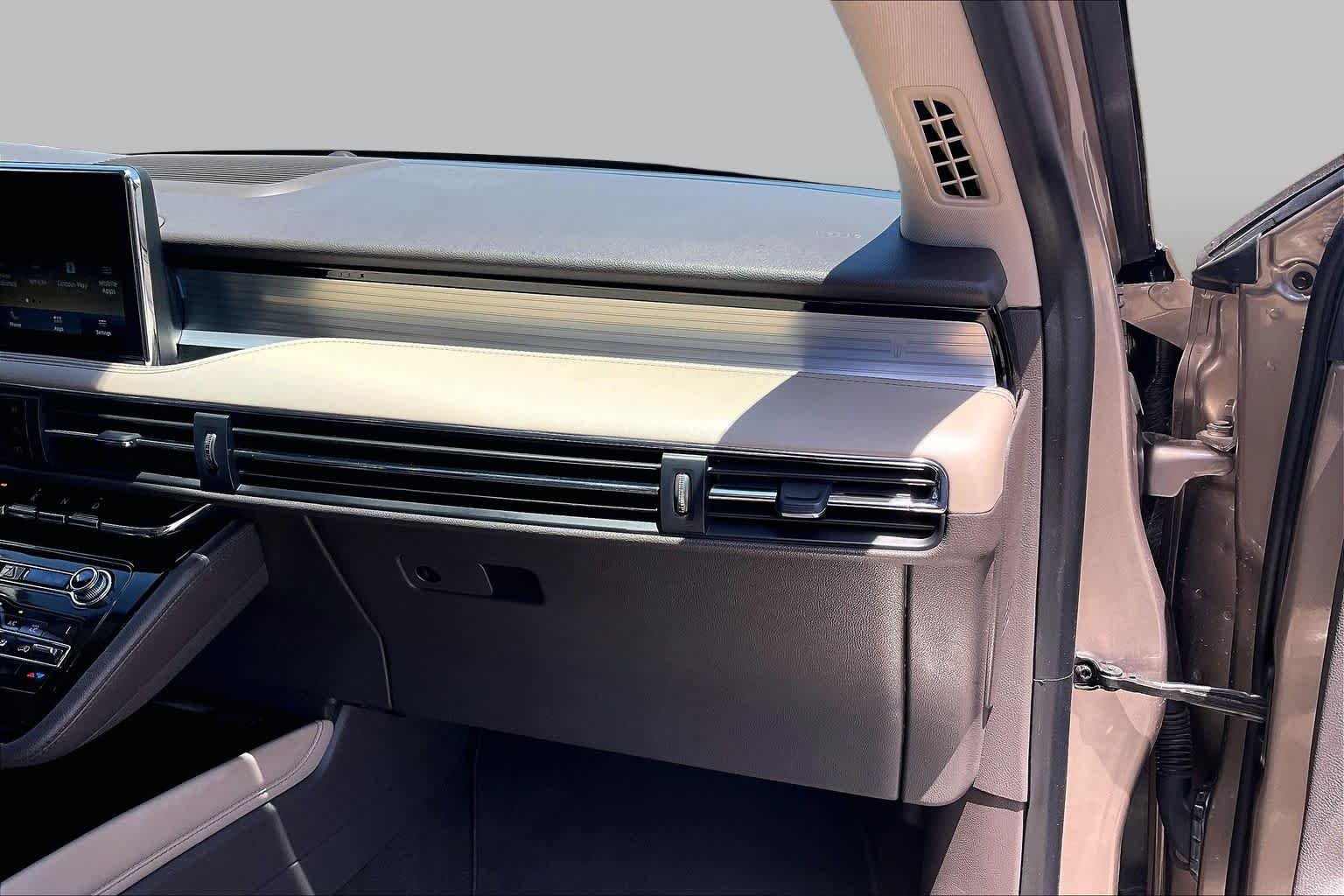 Used 2020 Iced Mocha Lincoln Standard image 17