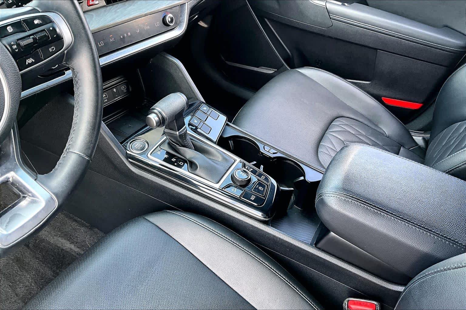 Used 2025 Wolf Gray Kia X-Line image 15