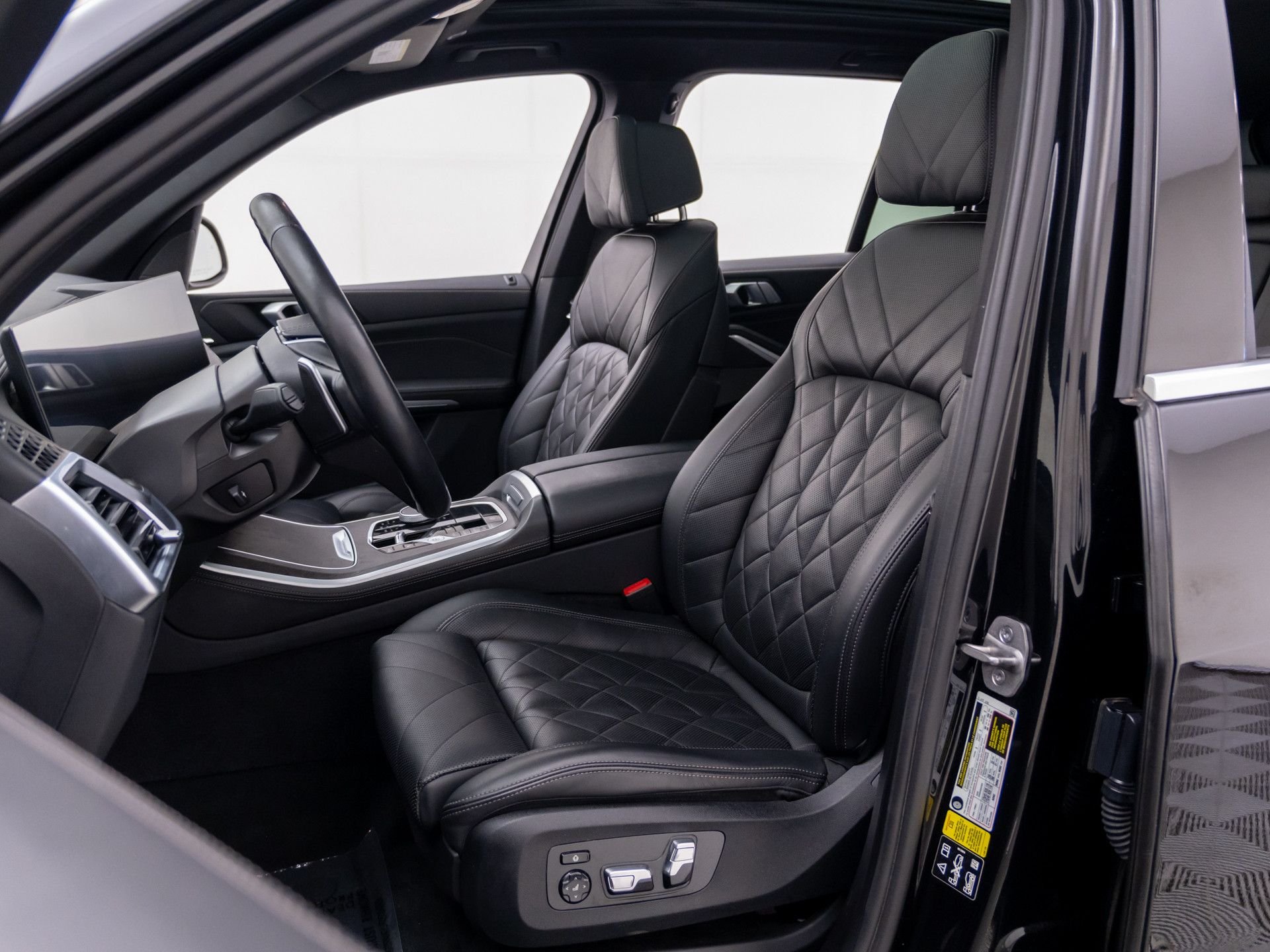 Used 2024 Black BMW xDrive40i image 16