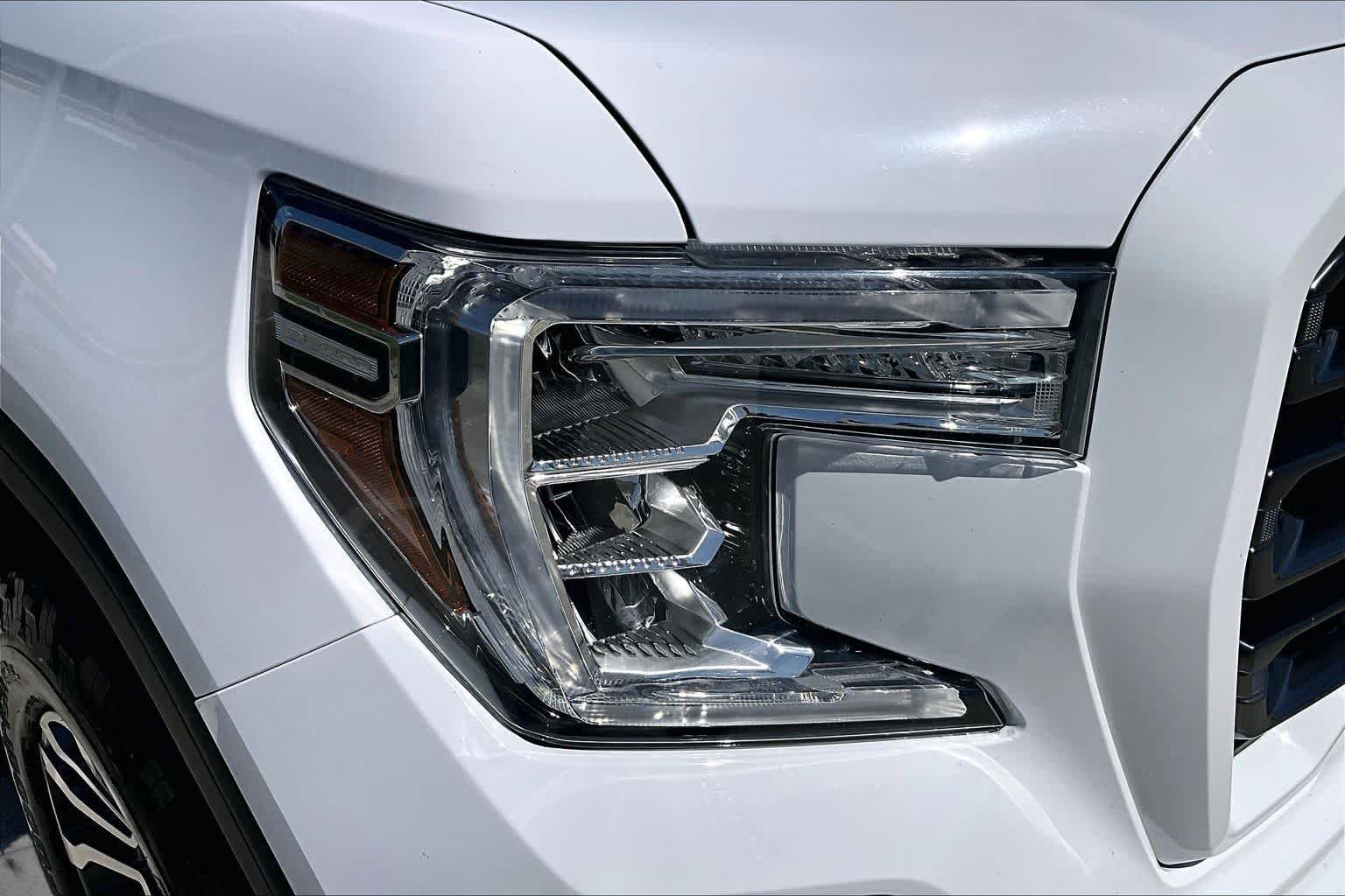 Used 2021 SUMMIT WHITE GMC AT4 image 28