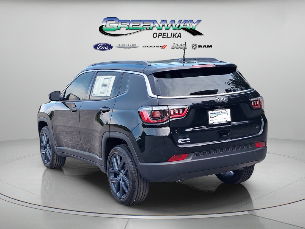 New 2026 Black Jeep Latitude image 5