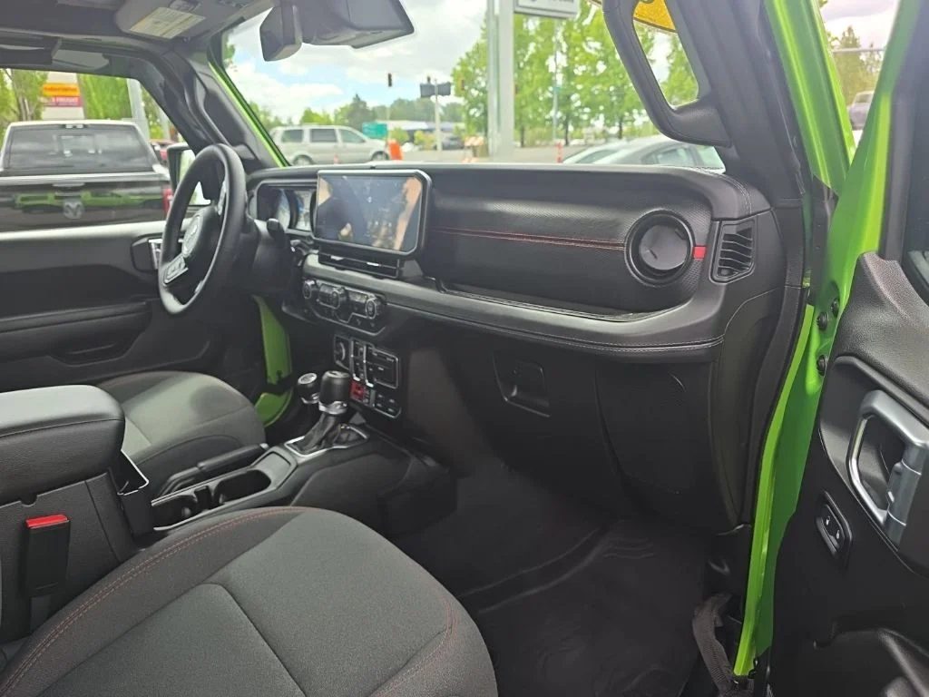 Used 2025 Green Jeep Rubicon image 10