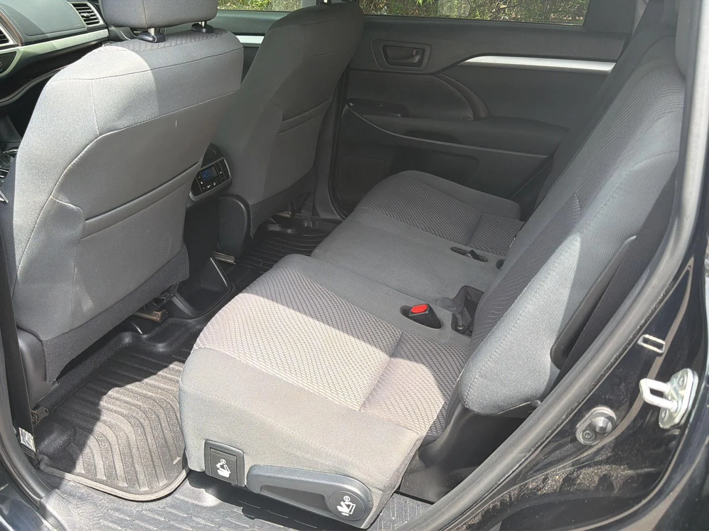 Used 2019  Toyota LE image 20