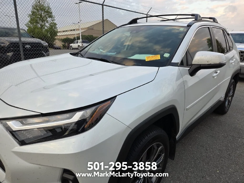 Used 2025 Beige Toyota XLE Premium image 10
