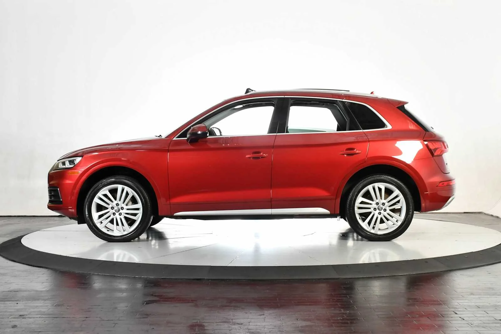 Used 2018 Matador Red Metallic Audi Premium Plus image 2