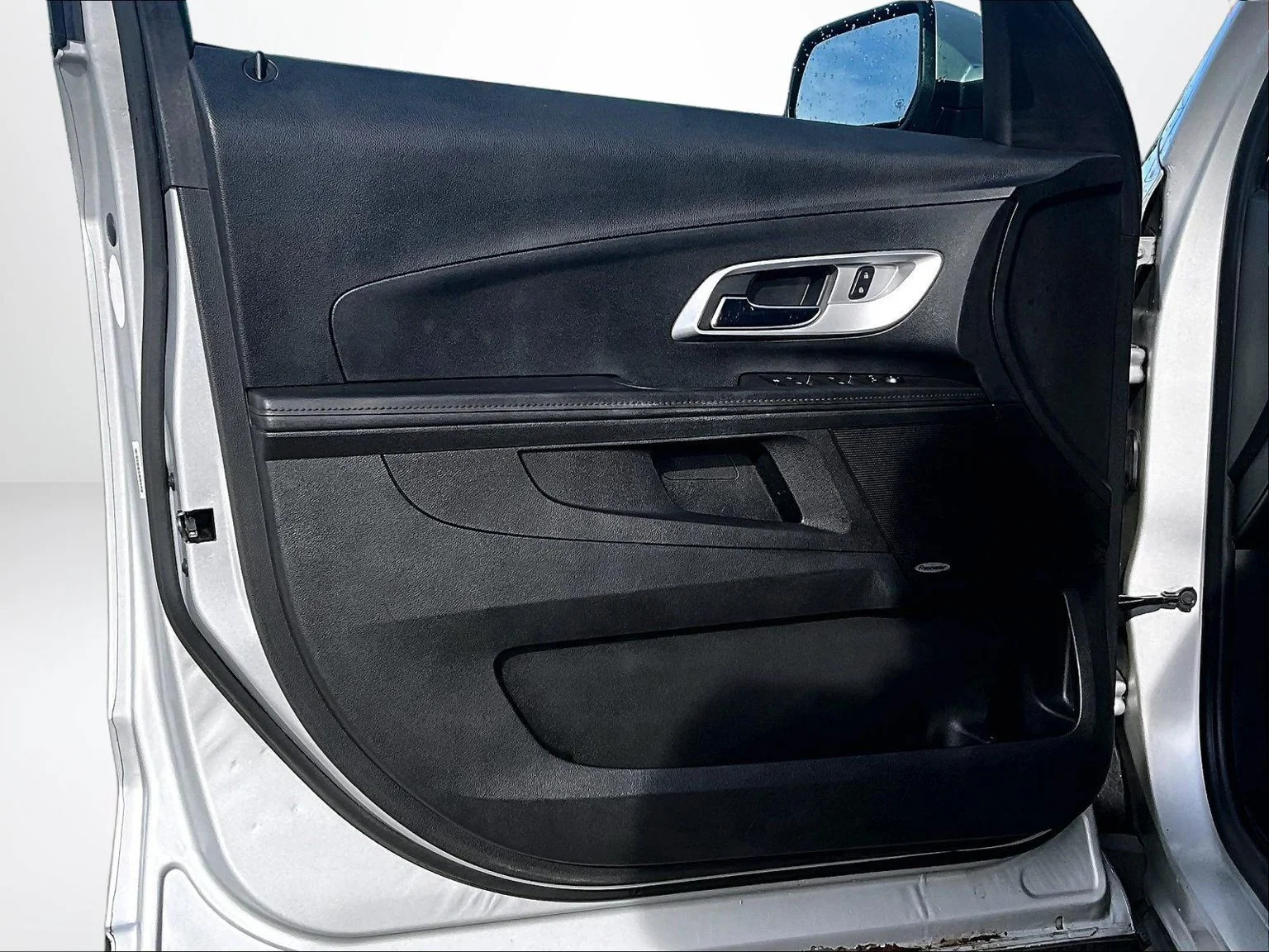 Used 2017 Silver Chevrolet LT image 24