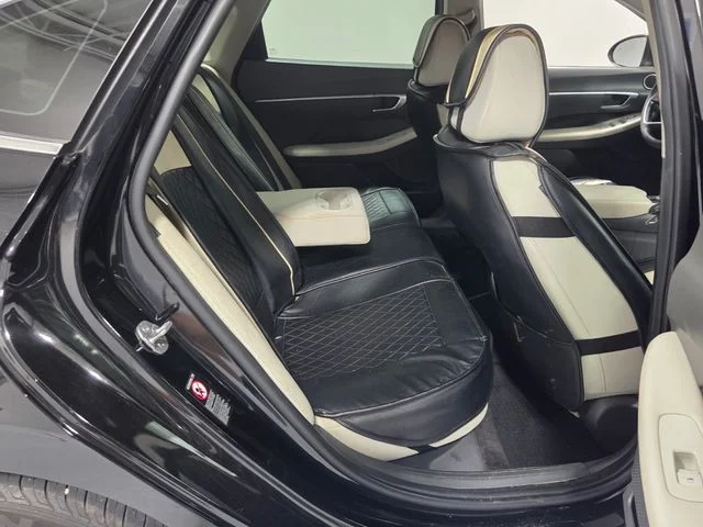 Used 2023 Black Hyundai SEL image 12