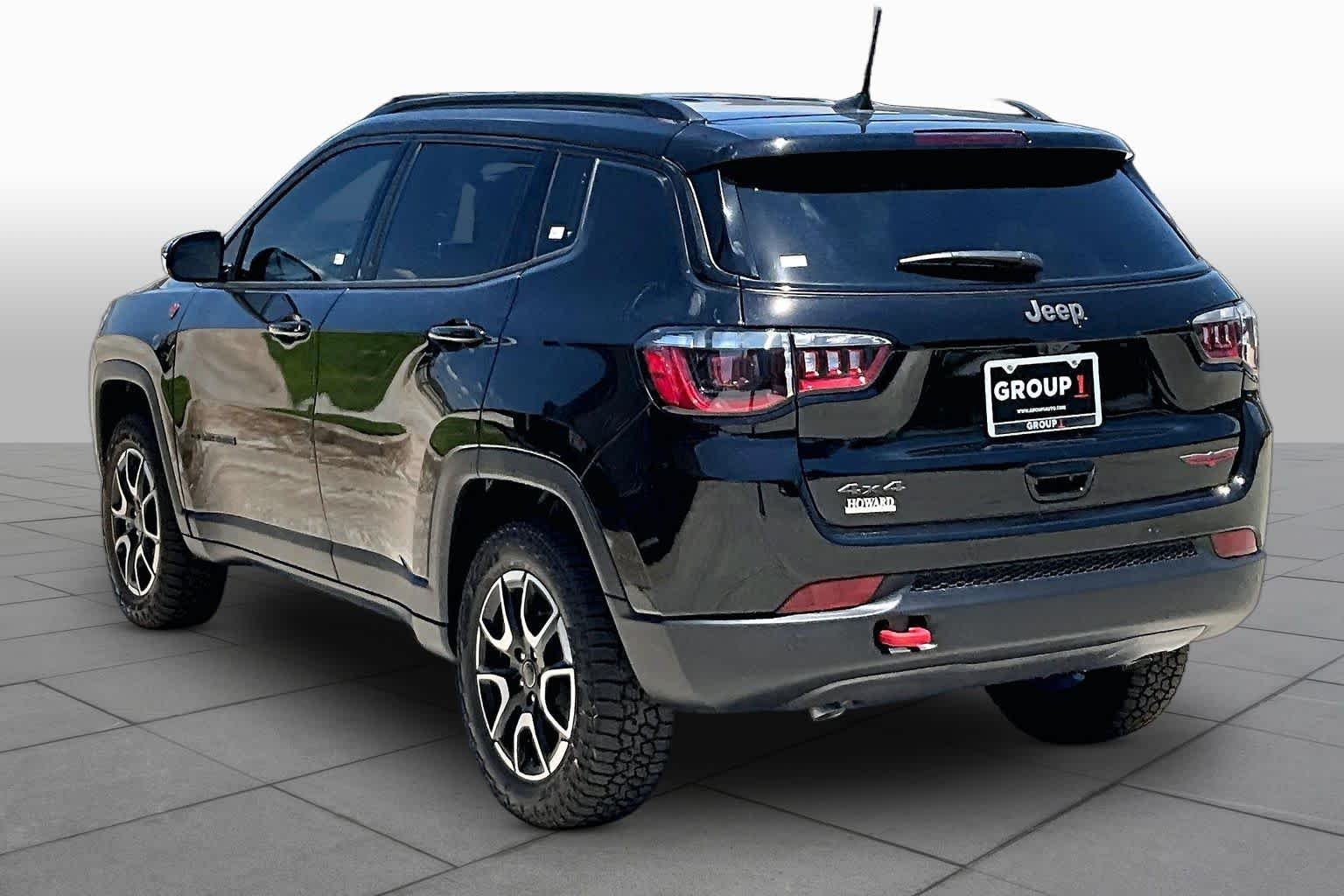 New 2026 Diamond Black Crystal Pearl-Coat Exterior Paint Jeep Trailhawk image 13