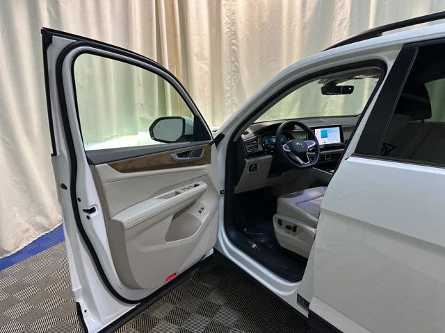 2026 Volkswagen Atlas SE w/Tech - Photo 11
