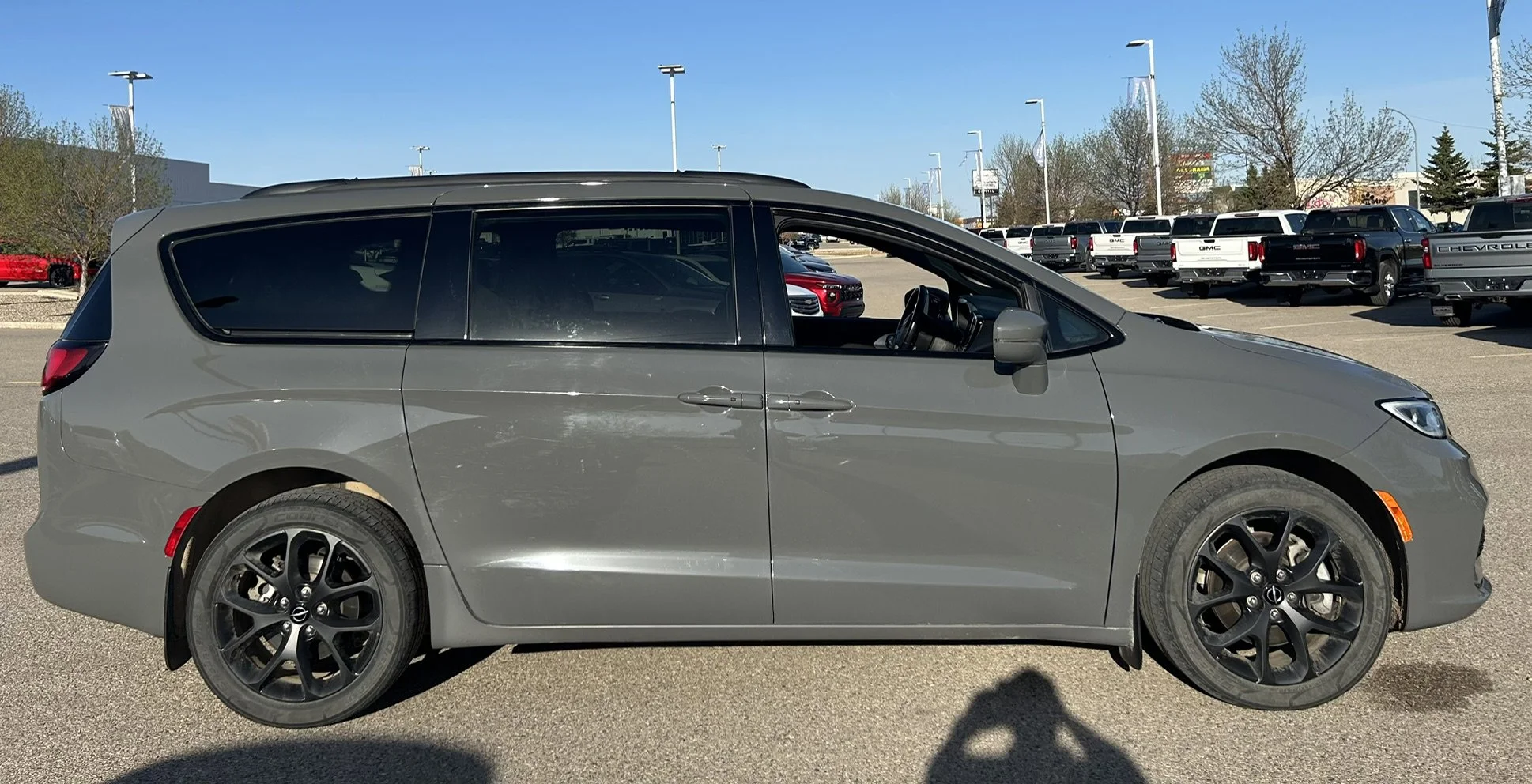 Used 2021 Gray Chrysler Touring AWD image 6
