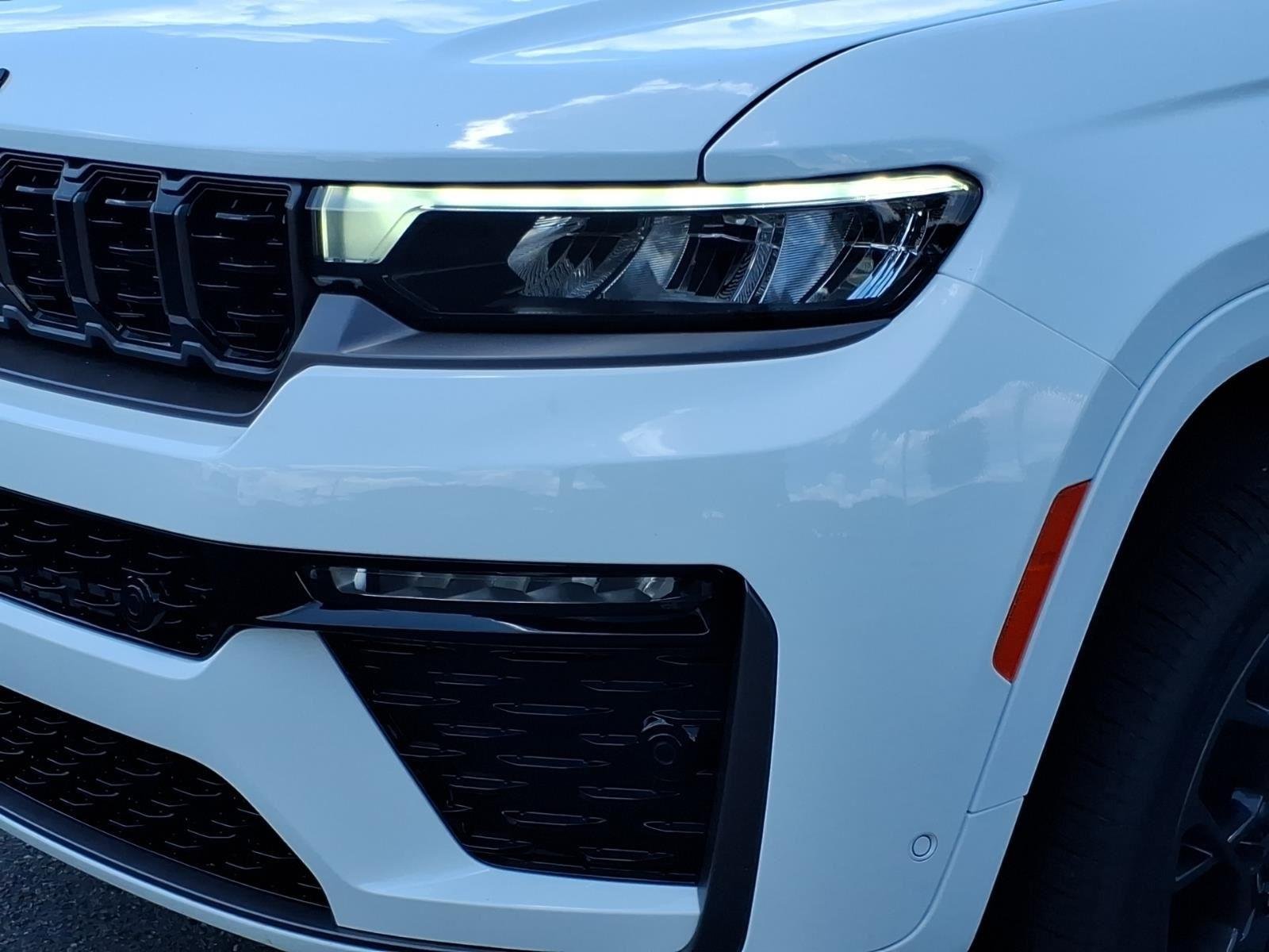 New 2026 Bright White Clear-Coat Exterior Paint Jeep Summit image 16