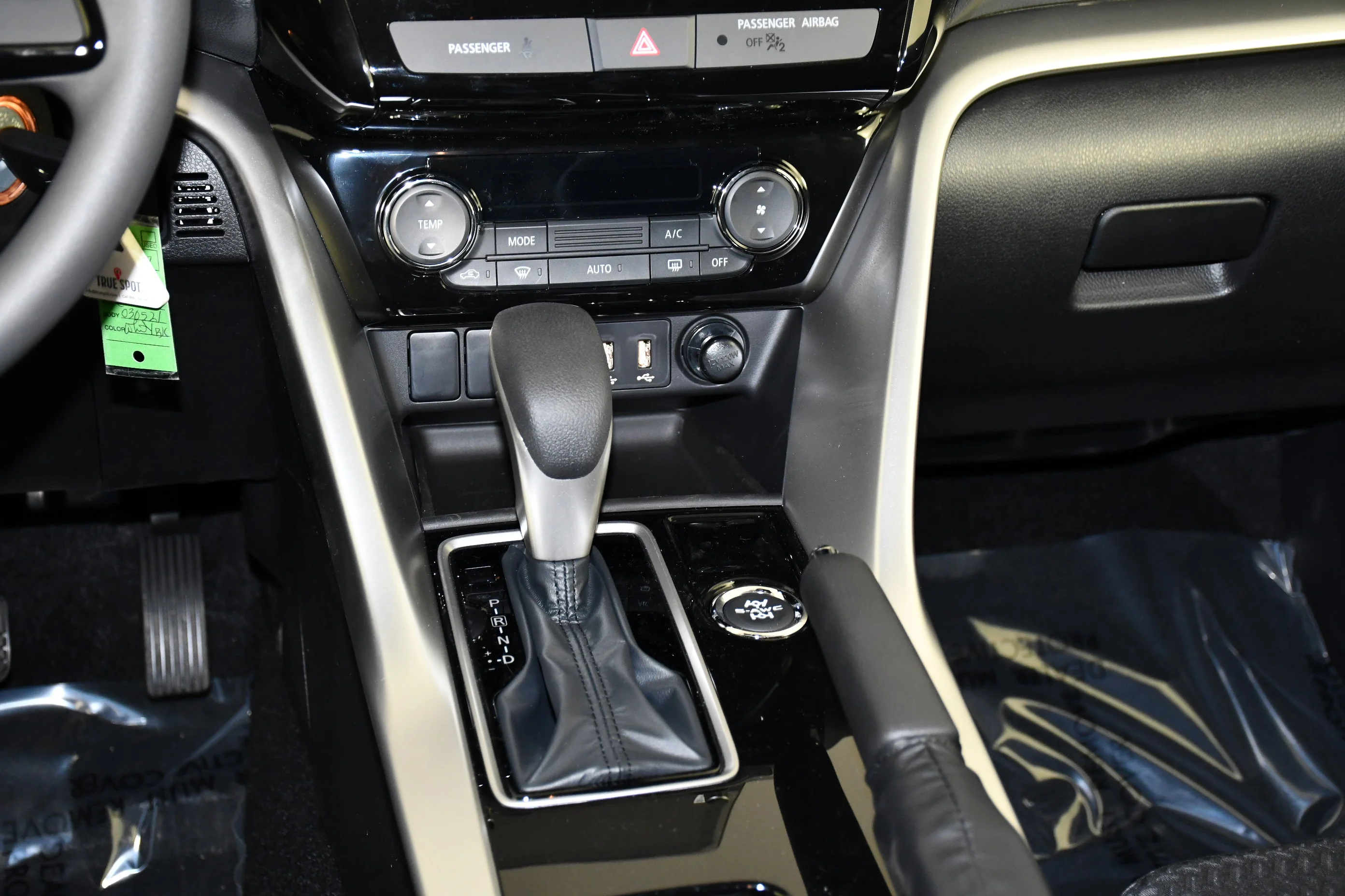 New 2026 White Diamond Mitsubishi ES image 13