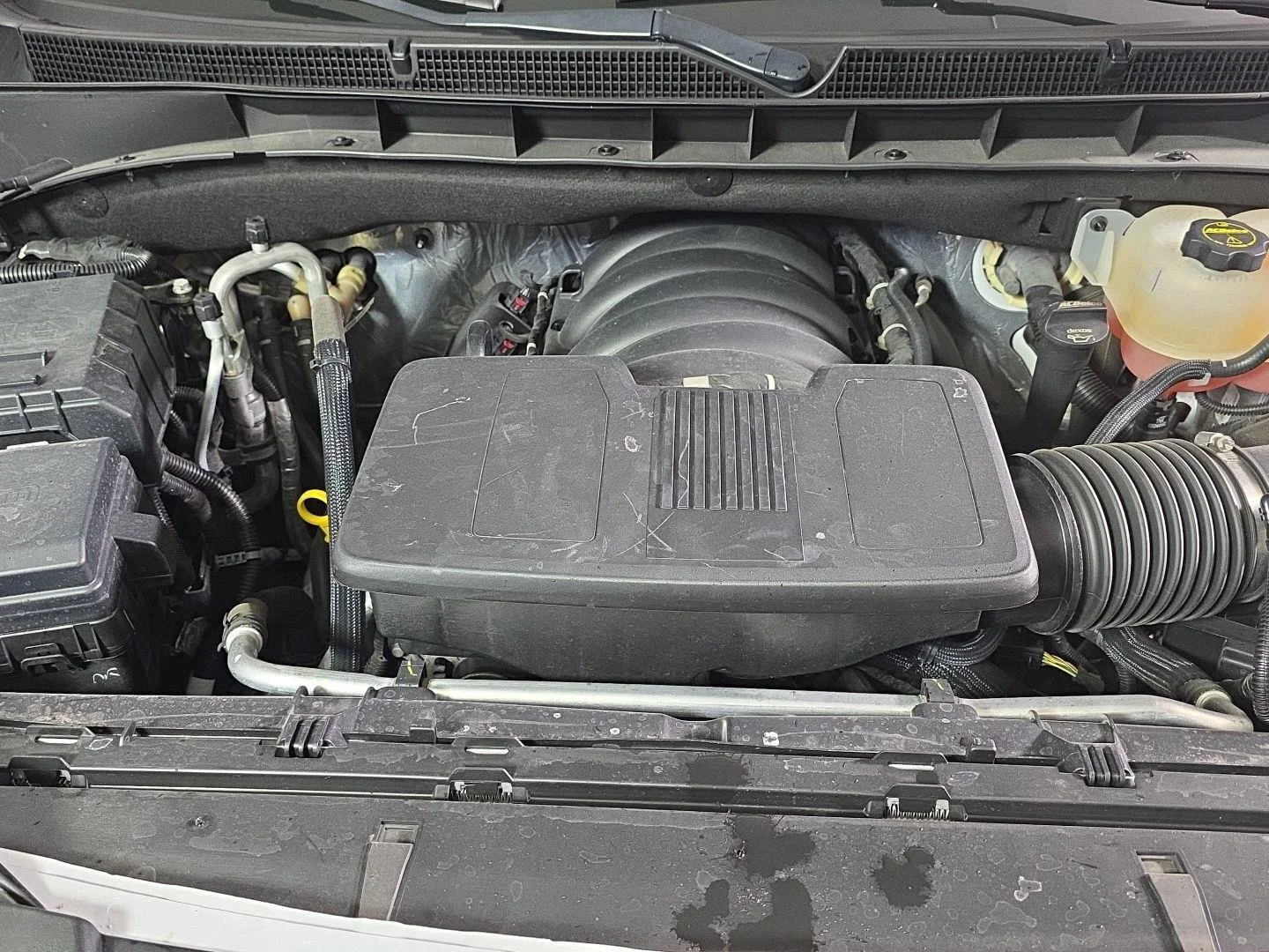 Used 2024 White Frost Tricoat GMC Denali image 6