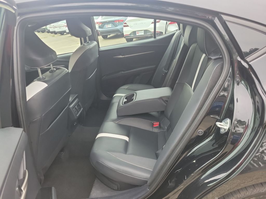 Used 2025  Toyota LE image 27