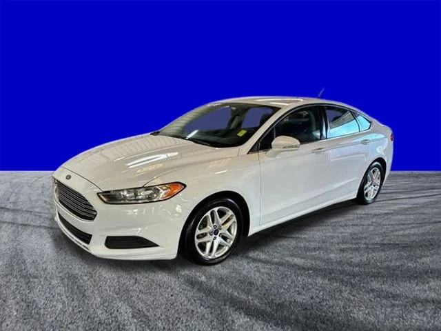 Used 2016 Oxford White Ford SE image 2