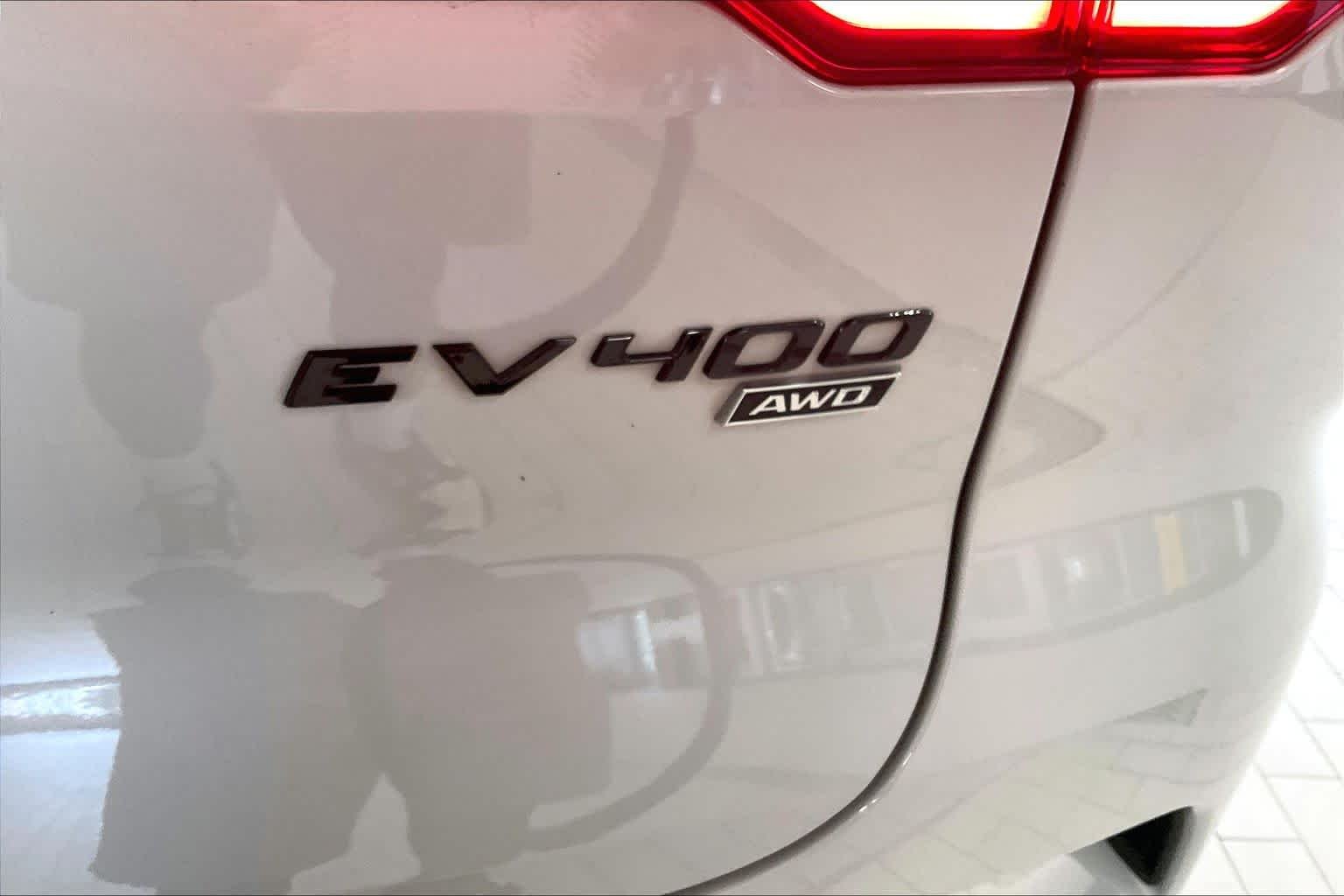 Used 2022 Yulong White Metallic Jaguar HSE image 9