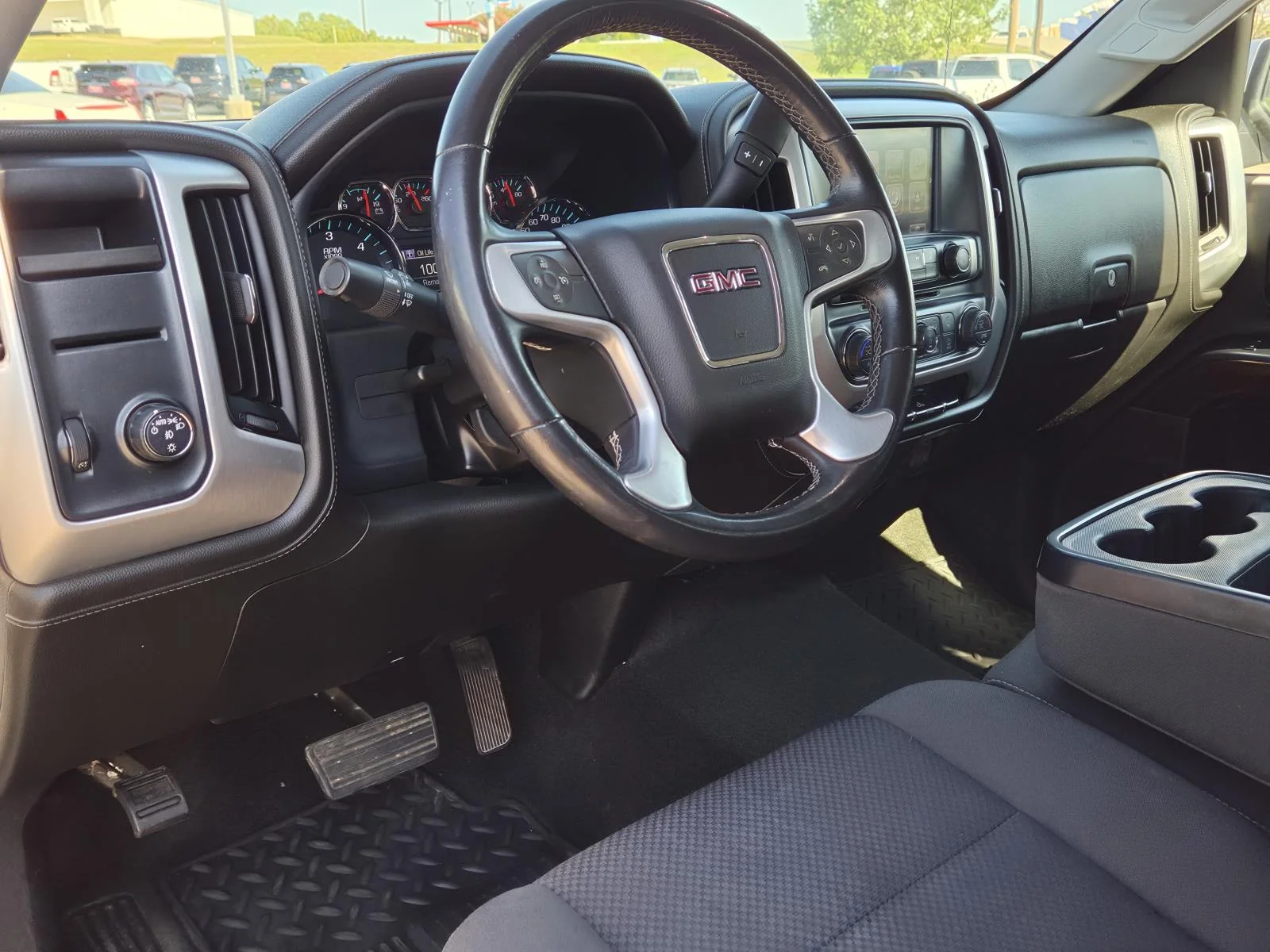 Used 2018 Quicksilver Metallic GMC 2WD Crew Cab 143.5 SLE image 26