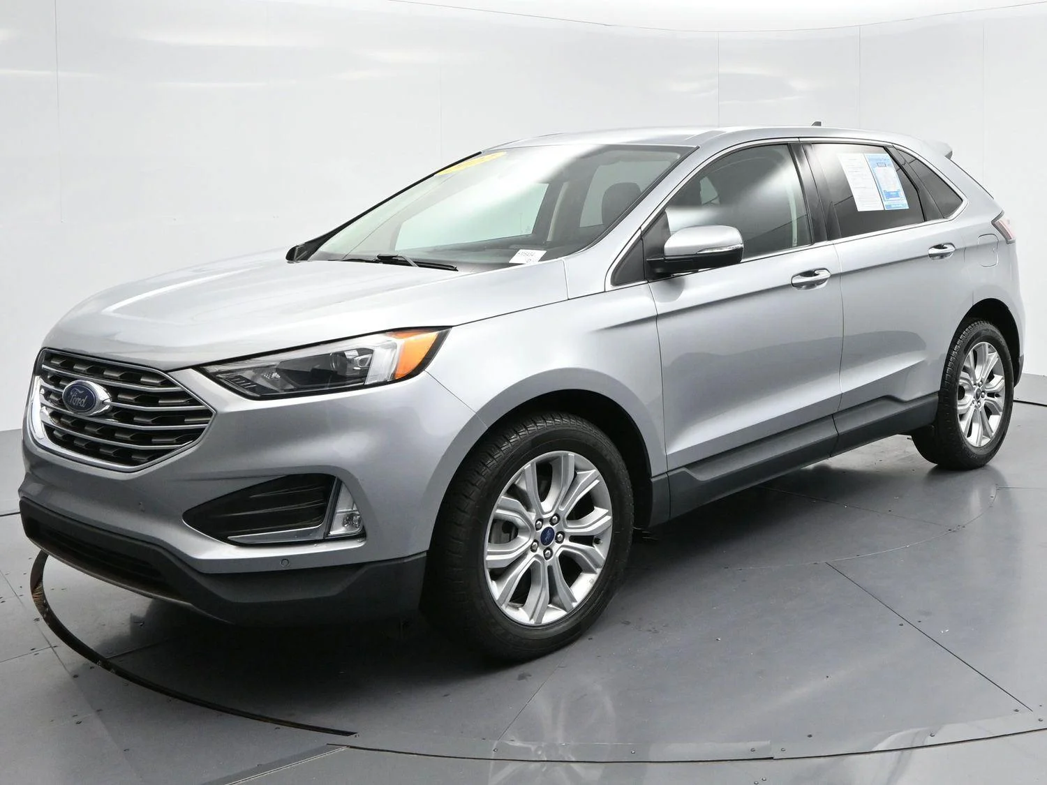 Used 2022 Iconic Silver Ford Titanium image 3