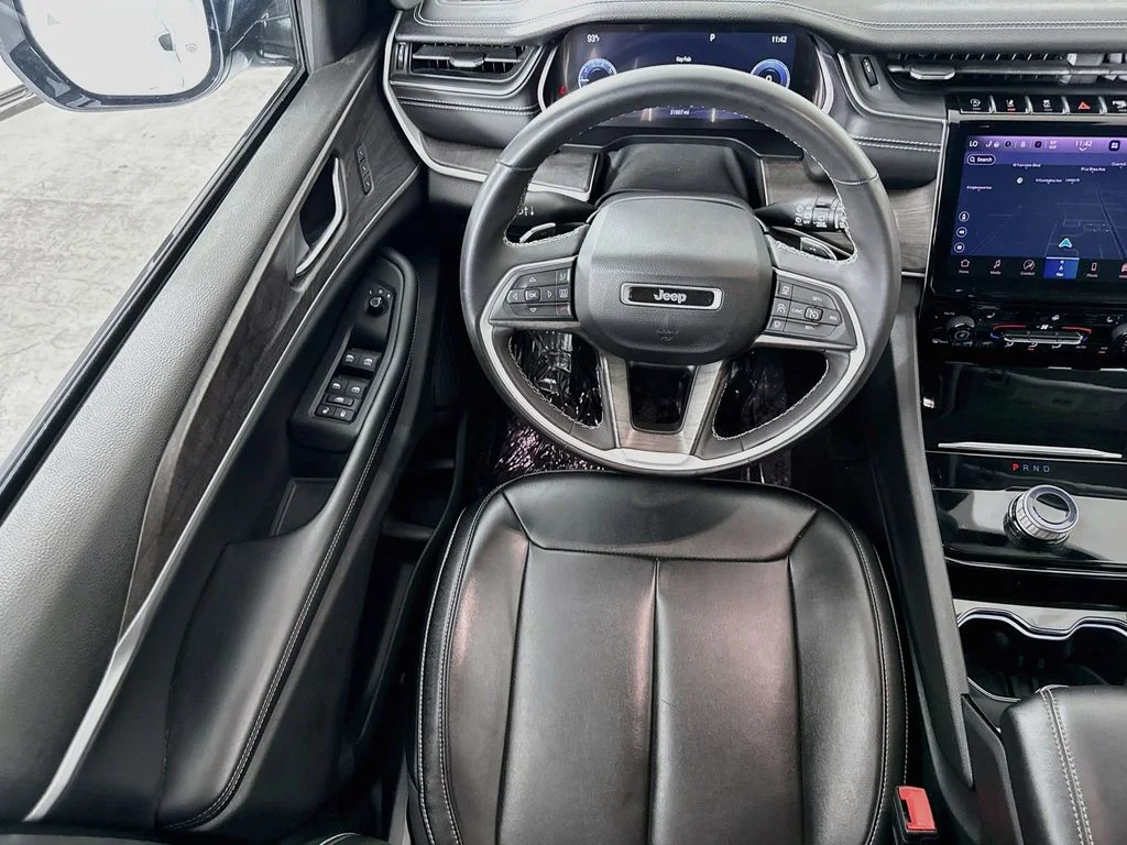 Used 2023 White Jeep Limited image 22