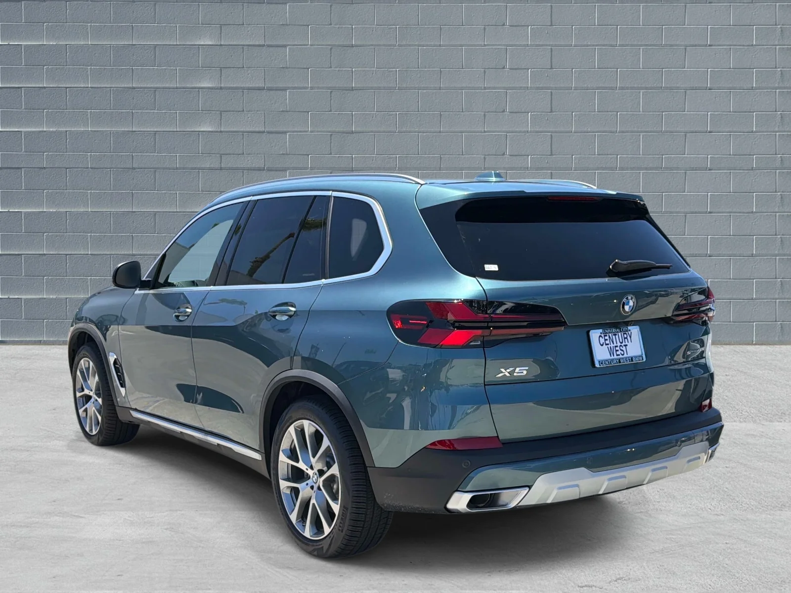 New 2026 Blue Ridge Mountain Metallic BMW sDrive40i image 3