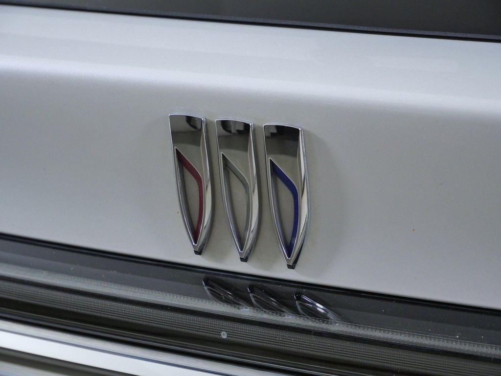 Used 2025 White Buick Avenir image 12