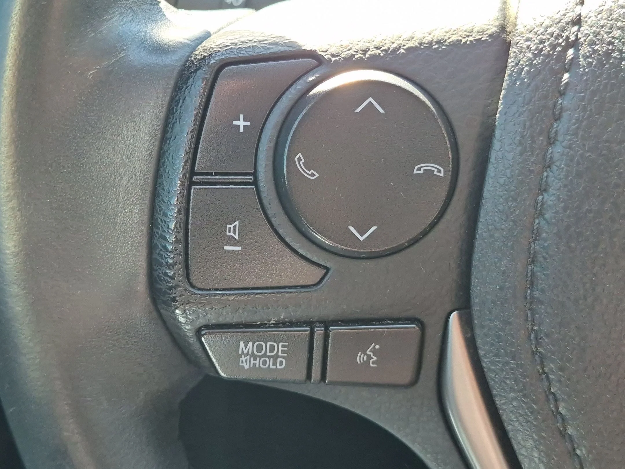 Used 2018 Silver Sky Metallic Toyota XLE image 17