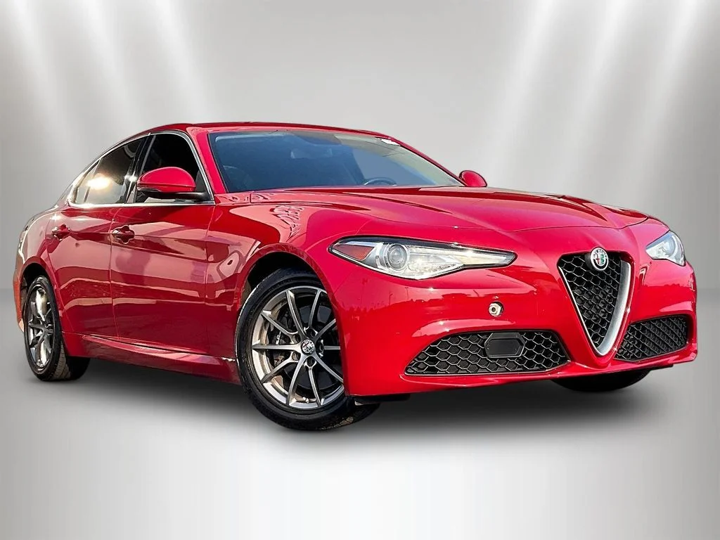 Used 2017 Rosso Alfa Alfa Romeo Base image 3