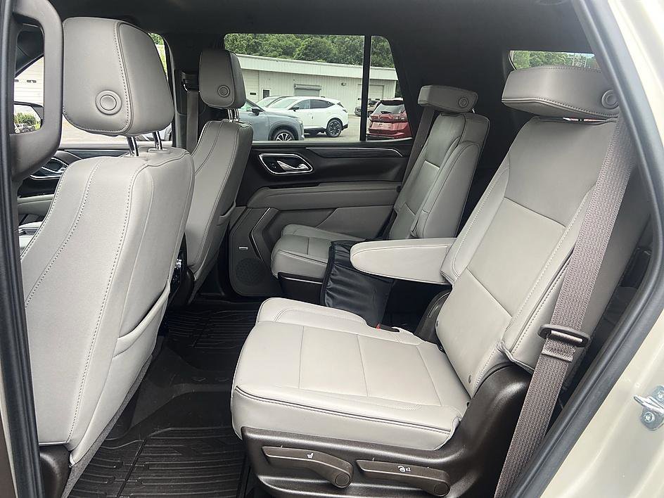 Used 2024 Pearl Beige Metallic GMC SLT image 12